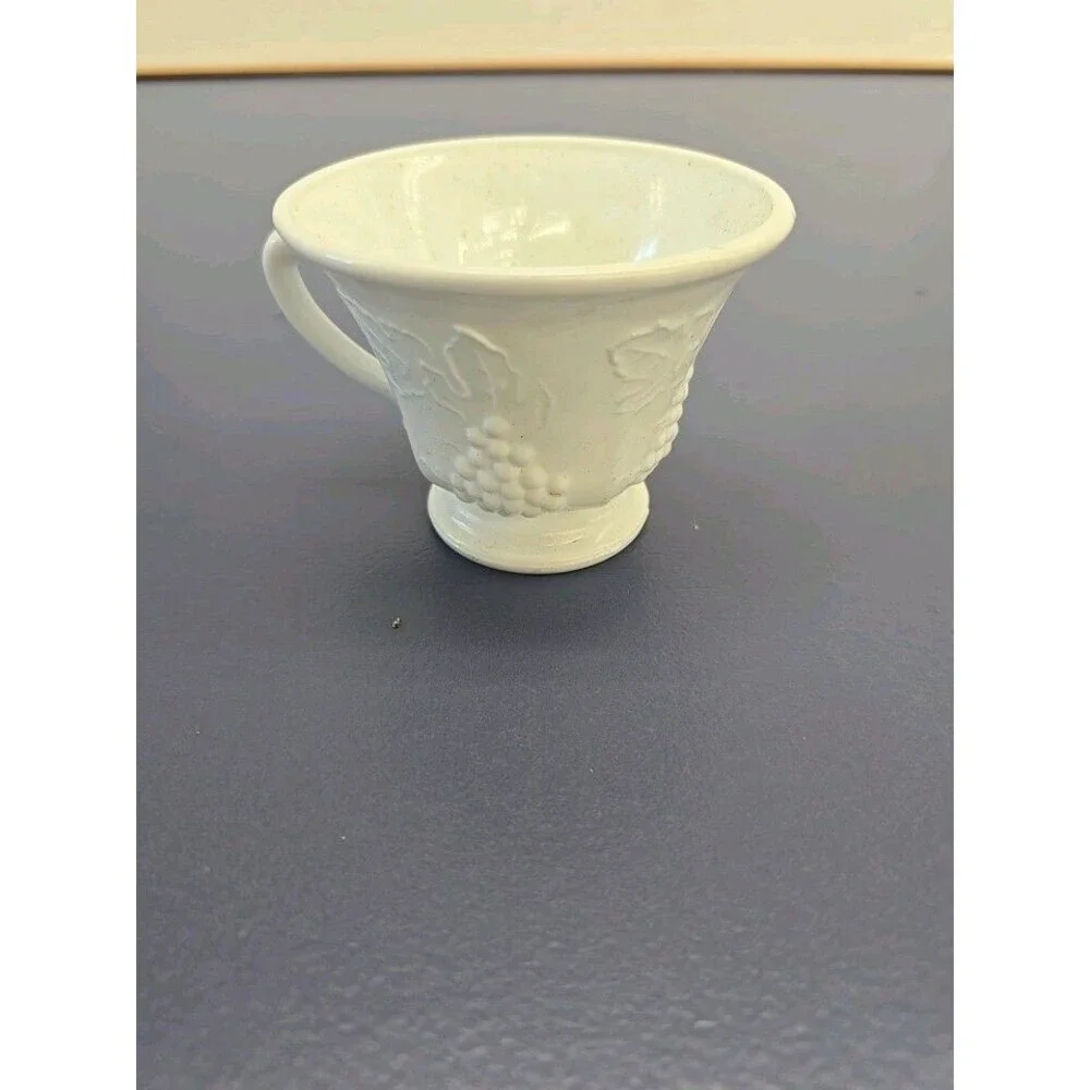 Indiana White Milk  Glass Tea Cups Set Of 4 Colony Harvest Grape Vtg W/O Saucer - Picture 2 of 4